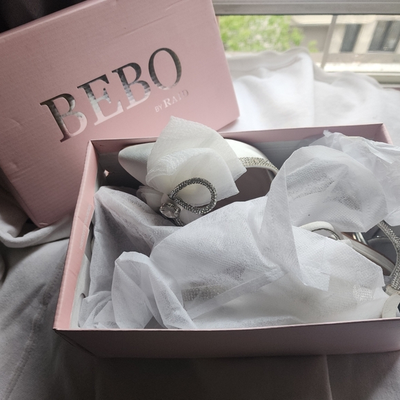 ASOS NWT White bridal heels with bow and diamonds size 9 - Picture 5 of 8